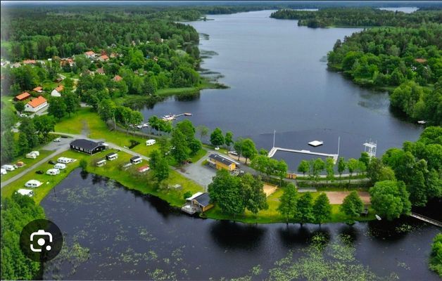 En idyllisk tillflykts plats vid sjön - Bild 69