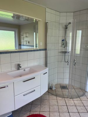 Generös enplansvilla med bad, fiske och skog - Bild 13