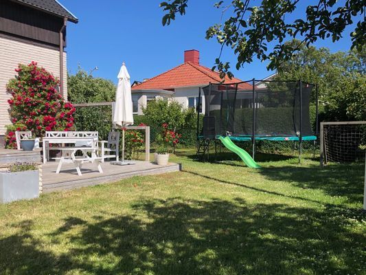 Stort familjevänligt hus med trädgård i Visby