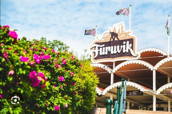 En idyllisk tillflykts plats vid sjön - Bild 52