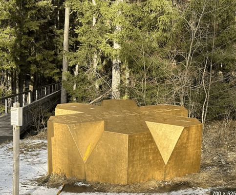 Tyresta by är huvudentré för Tyresta nationalpark. Här finns naturum Nationalparkernas Hus, som är besökscentrum för området, café, WC, raststugor, eldplats och tältplats. Här finns också Tyresta gård som är en visningsgård med gamla lantraser.