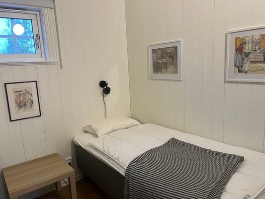 Sovrum 1 med två baddar