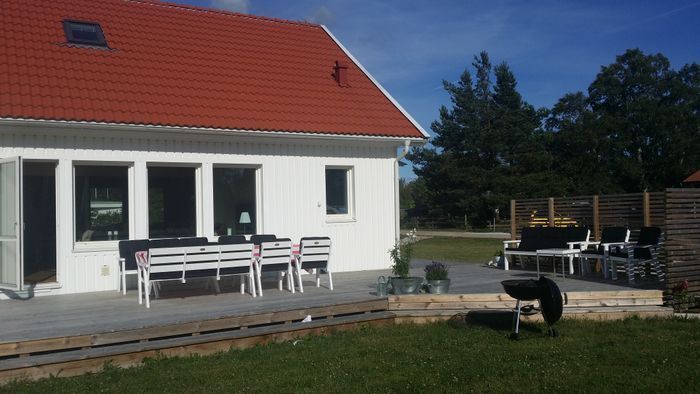 Stort modernt hus centralt i Ljugarn - Bild 13