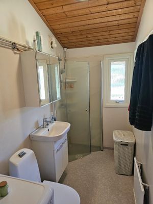 Hyr denna stuga i Yngsjö på 70 m². 4-5 sängplatser. Från 12 000 kr per vecka. Se bilder och tillgänglighet här.