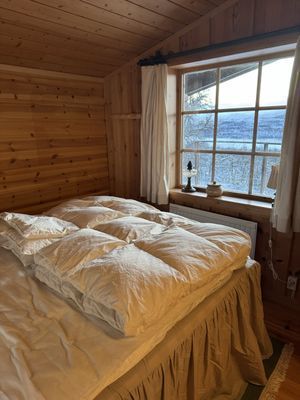 Sovrum 1, med en Hästens 160 säng, mjuk.