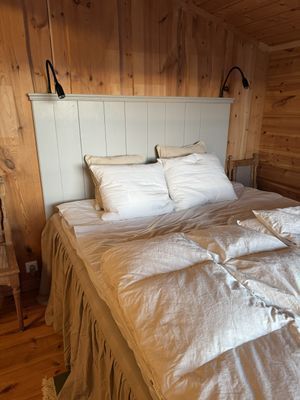 Sovrum 1, med en Hästens 160 säng, mjuk.