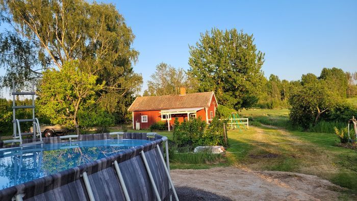 Stuga med pool nära Kolmården