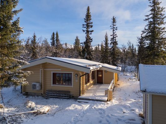 Hyr denna stuga i Lofsdalen på 84 m². 8 sängplatser. Från 6 900 kr per vecka. Se bilder och tillgänglighet här.