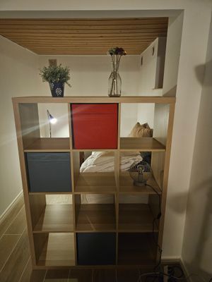 2 sänger nedervåningen; tillgänglig via trappa utifrån