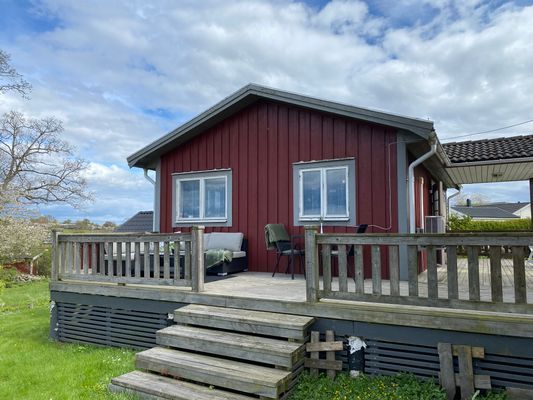 Gästhuset från trädgårdssidan