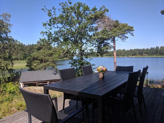 Stuga vid havsvik i Roslagen