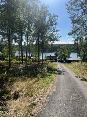 Bild 4 på Två hus med egen brygga och havsutsikt i S:t Anna