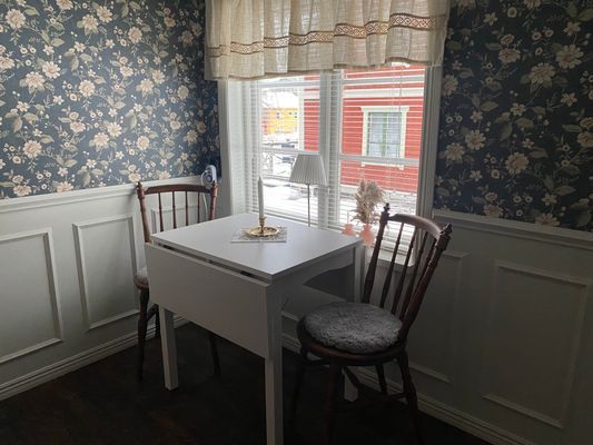 Hyr denna stuga i Gnesta på 18 m². 2 sängplatser. Från 4 000 kr per vecka. Se bilder och tillgänglighet här.