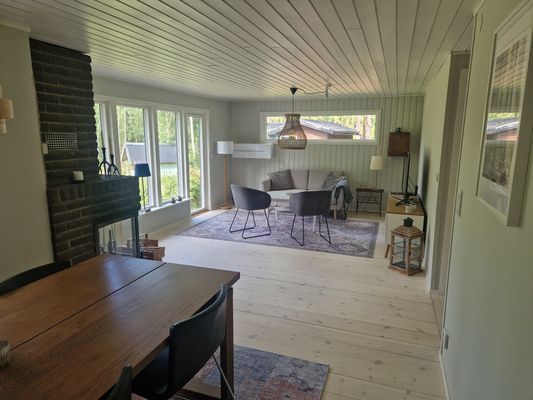 Renoverad stuga nära bad och natur vid Marvikarna.