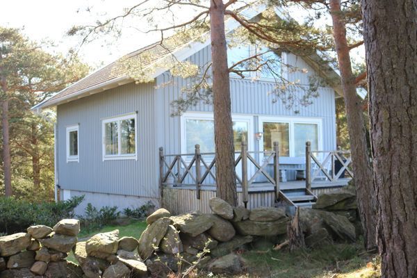 Hyr denna stuga i Kungälv på 100 m². 6-8 sängplatser. 10 000 - 12 000 kr per vecka. Se bilder och tillgänglighet här.