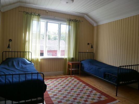 Hemtrevligt 1800-tals hus nära sjö och skog. - Bild 11