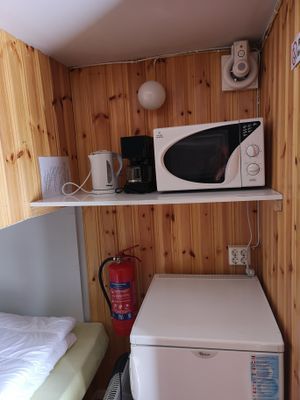 Hyr denna stuga i Östersund på 8 m². 2-4 sängplatser. 2 000 - 4 000 kr per vecka. Se bilder och tillgänglighet här.