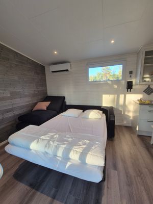 Modern, sjönära stuga med en glimt av Vänern - Bild 8