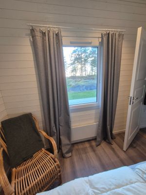 Modern, sjönära stuga med en glimt av Vänern - Bild 10