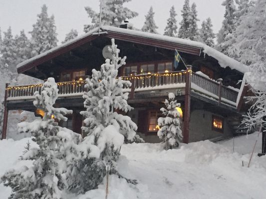 Mysig stuga med fjällkänsla
