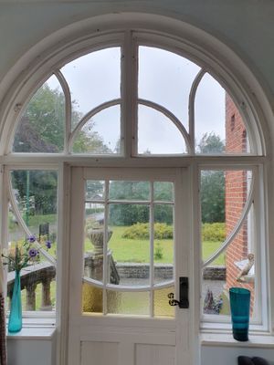 Hyr denna stuga i Löderup på 405 m². 7-8 sängplatser. 8 500 - 9 500 kr per vecka. Se bilder och tillgänglighet här.