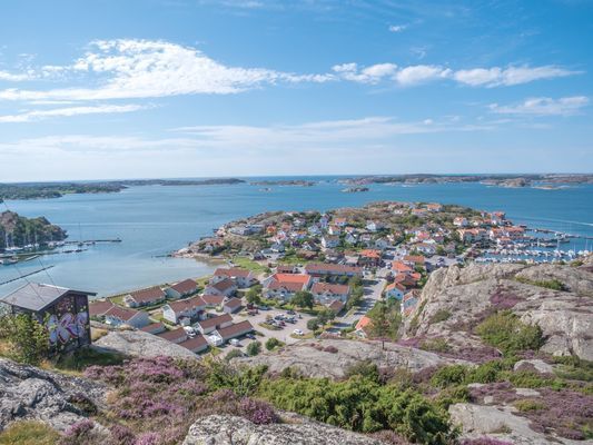 Hyr denna stuga i Orust på 124 m². 6-8 sängplatser. 8 050 - 12 873 kr per vecka. Se bilder och tillgänglighet här.