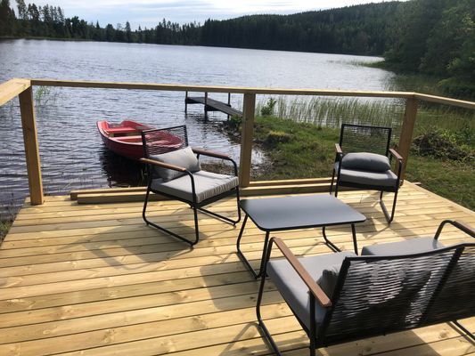Stuga med egen badstrand, brygga och roddbåt. - Bild 19
