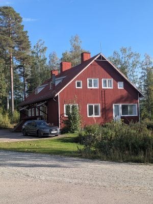 Rymliga hus med älvutsikt - Bild 17