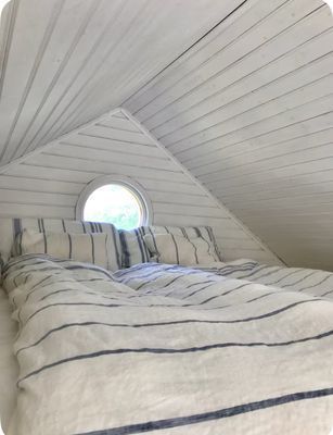 Charmig stuga med egen brygga & egen strand - Bild 16
