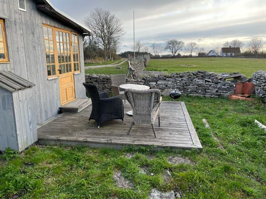 Hyr denna stuga i  på 28 m². 2-3 sängplatser. 5 000 - 9 500 kr per vecka. Se bilder och tillgänglighet här.