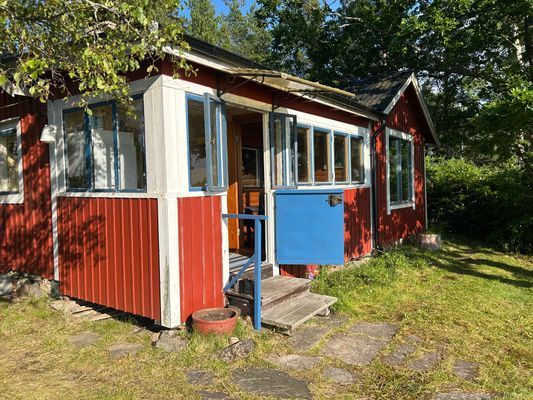 Hyr denna stuga i Kristinehamn på 60 m². 4 sängplatser. Pris ej tillgängligt. Se bilder och tillgänglighet här.