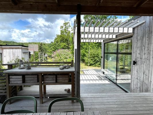 Arkitektritat hus vid Stenshuvud nationalpark