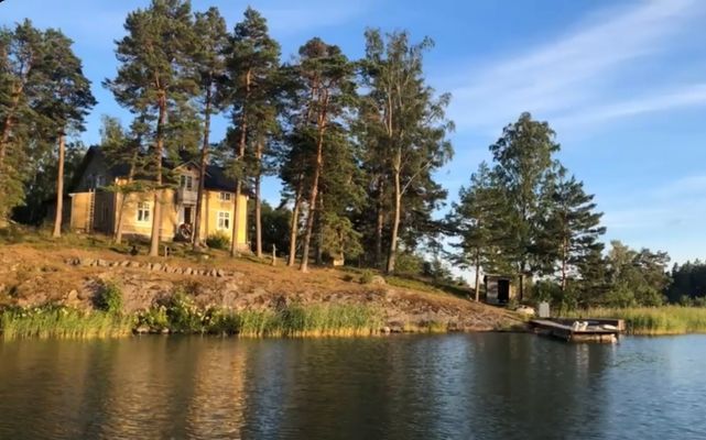 Huset och båtbrygga