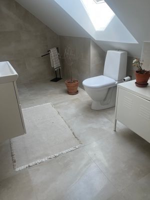 Modernt parhus på mysig villagata - Bild 16