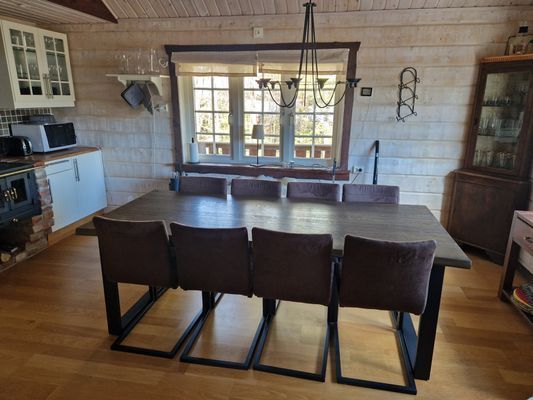 Hyr denna stuga i Klövsjö på 98 m². 8-11 sängplatser. 7 000 - 22 750 kr per vecka. Se bilder och tillgänglighet här.