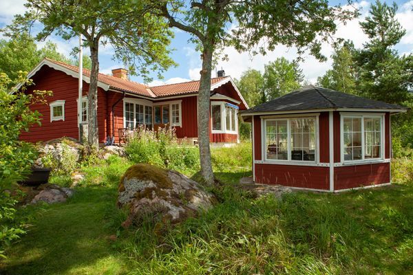 Hyr denna stuga i Sundborn på 90 m². 5 sängplatser. 8 500 - 14 700 kr per vecka. Se bilder och tillgänglighet här.