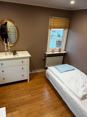 Sovrum 3, säng 105 cm.