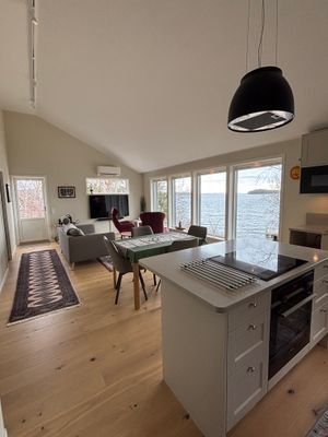 Fritidshus vid havet med egen brygga