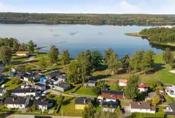 Hyr denna stuga i Vetlanda på 75 m². 4 sängplatser. Från 7 700 kr per vecka. Se bilder och tillgänglighet här.