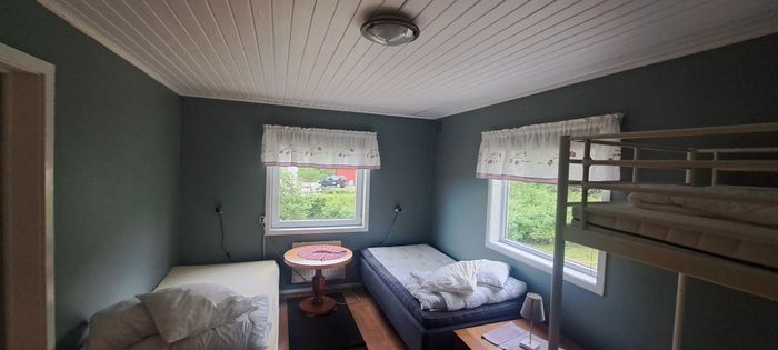 Stort hus med sjöutsikt och  skogen inpå knuten , - Bild 9