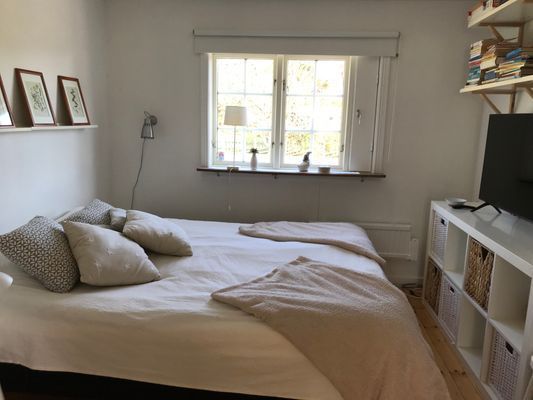 Mysig stuga med havsutsikt och stor tomt - Bild 11