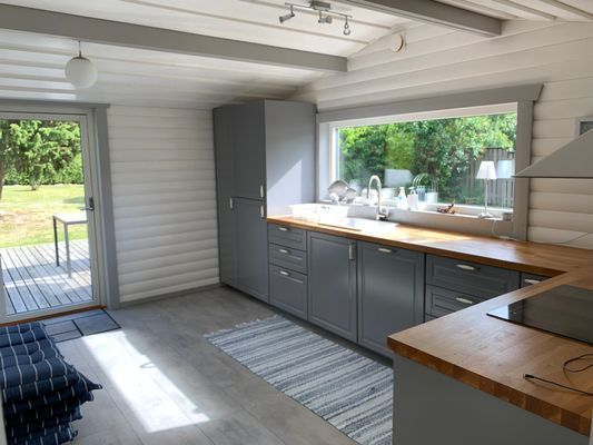 Mysig och fräsch stuga med insynsskyddad tomt - Bild 9