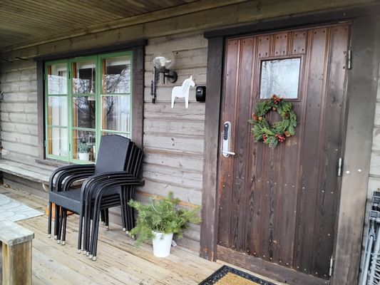 Hyr denna stuga i Rättvik på 46 m². 7 sängplatser. 4 400 - 7 500 kr per vecka. Se bilder och tillgänglighet här.