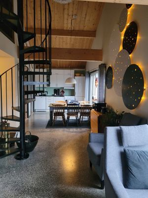 Hyr denna stuga i Hovde på 104 m². 6-8 sängplatser. 5 000 - 15 000 kr per vecka. Se bilder och tillgänglighet här.