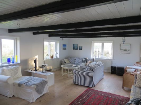 Fyrlängad gård mitt på Österlen - Bild 10