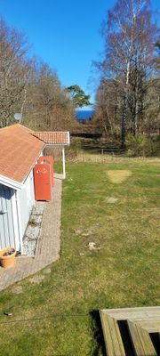 Bild 4 på Baskemölla vid skog och fin badplats.