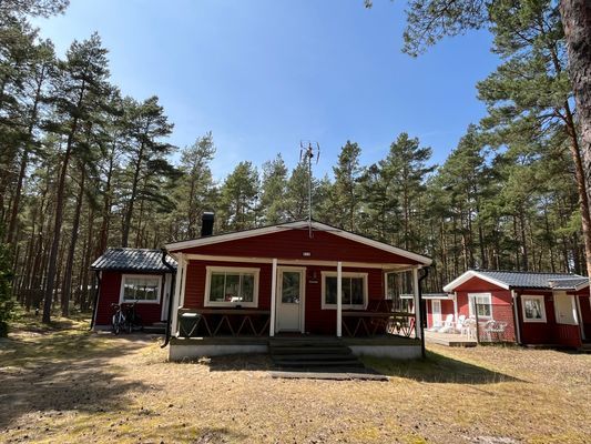 Fin stuga nära havet i lugnt område i Yngsjö