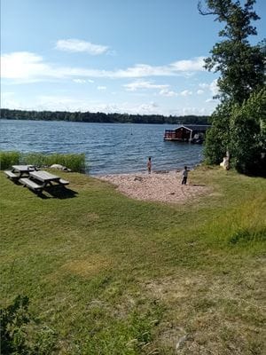 Hyr denna stuga i Stockholm på 150 m². 10 sängplatser. 12 000 - 16 000 kr per vecka. Se bilder och tillgänglighet här.