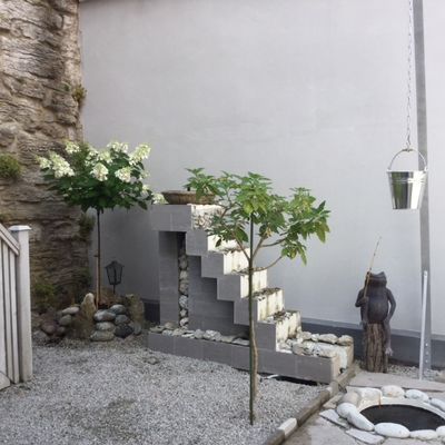 Hyr denna stuga i Visby på 50 m². 3-4 sängplatser. 5 000 - 12 000 kr per vecka. Se bilder och tillgänglighet här.