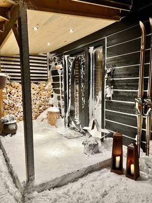 Hyr denna stuga i Bydalen på 170 m². 9-11 sängplatser. Från 32 000 kr per vecka. Se bilder och tillgänglighet här.